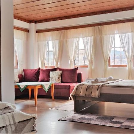 Chardaka Guest House คาโลเฟอร์ ภายนอก รูปภาพ