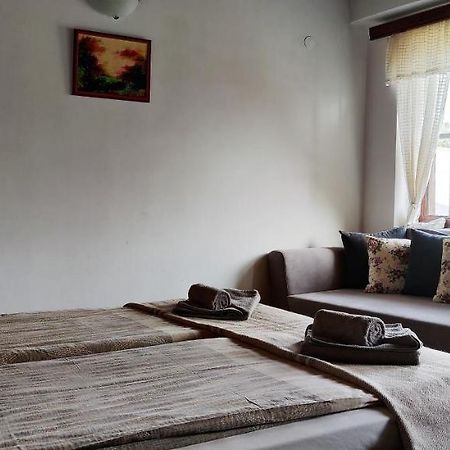 Chardaka Guest House คาโลเฟอร์ ภายนอก รูปภาพ