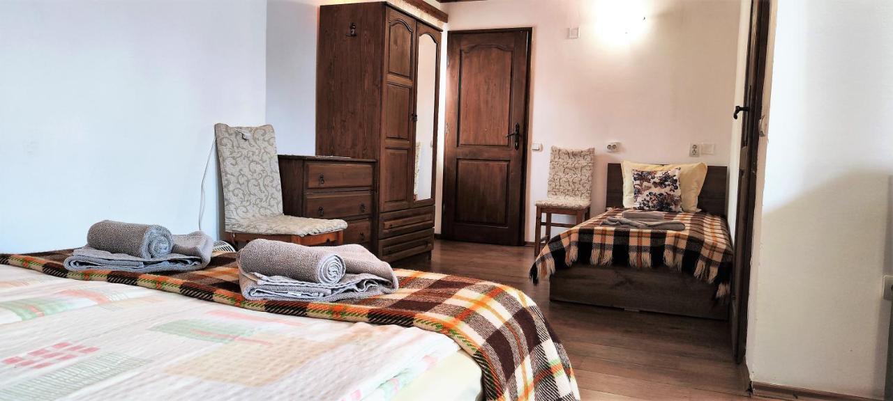 Chardaka Guest House คาโลเฟอร์ ภายนอก รูปภาพ