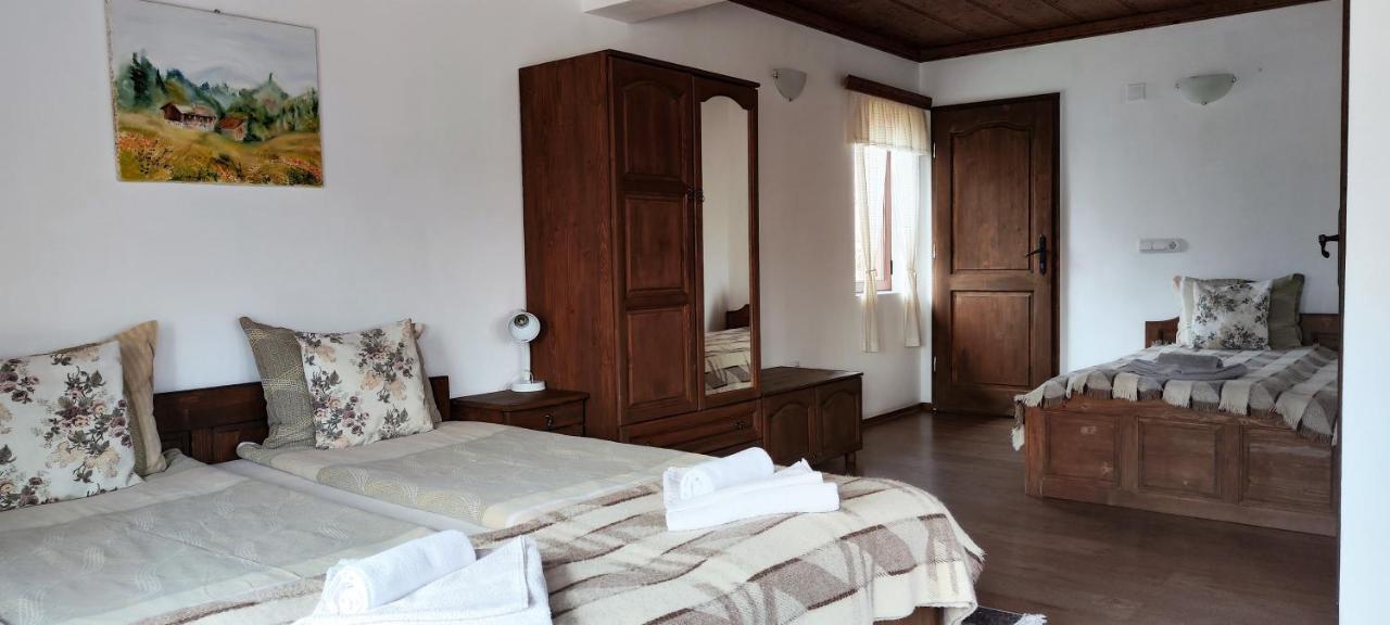 Chardaka Guest House คาโลเฟอร์ ภายนอก รูปภาพ