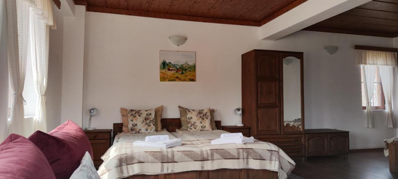 Chardaka Guest House คาโลเฟอร์ ภายนอก รูปภาพ