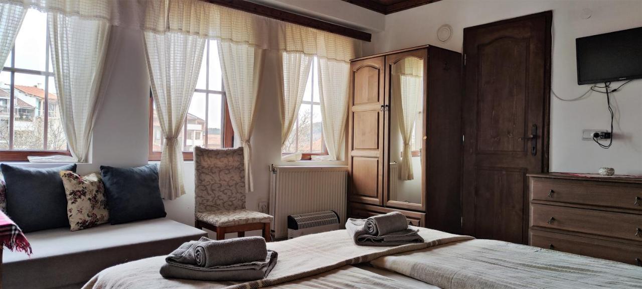 Chardaka Guest House คาโลเฟอร์ ภายนอก รูปภาพ