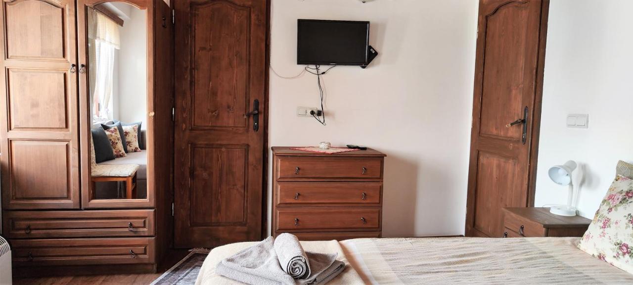 Chardaka Guest House คาโลเฟอร์ ภายนอก รูปภาพ