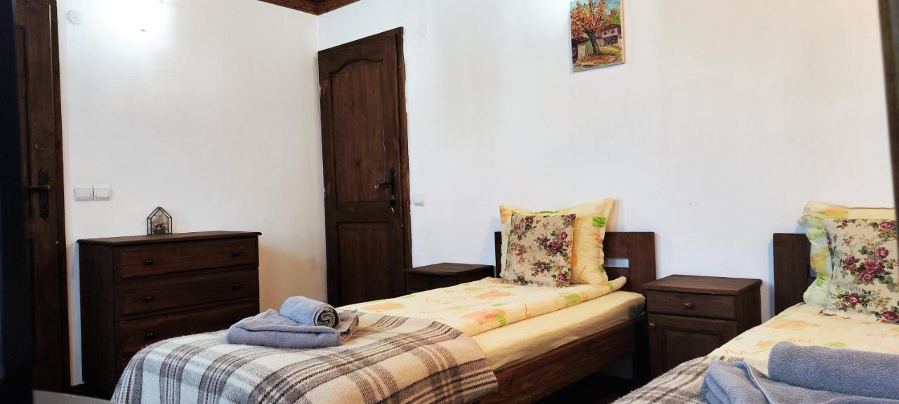 Chardaka Guest House คาโลเฟอร์ ภายนอก รูปภาพ