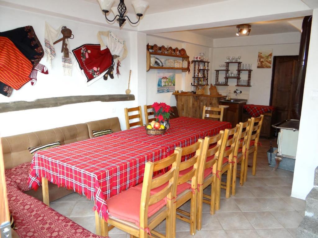 Chardaka Guest House คาโลเฟอร์ ห้อง รูปภาพ