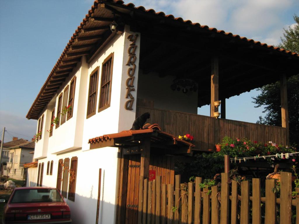 Chardaka Guest House คาโลเฟอร์ ภายนอก รูปภาพ