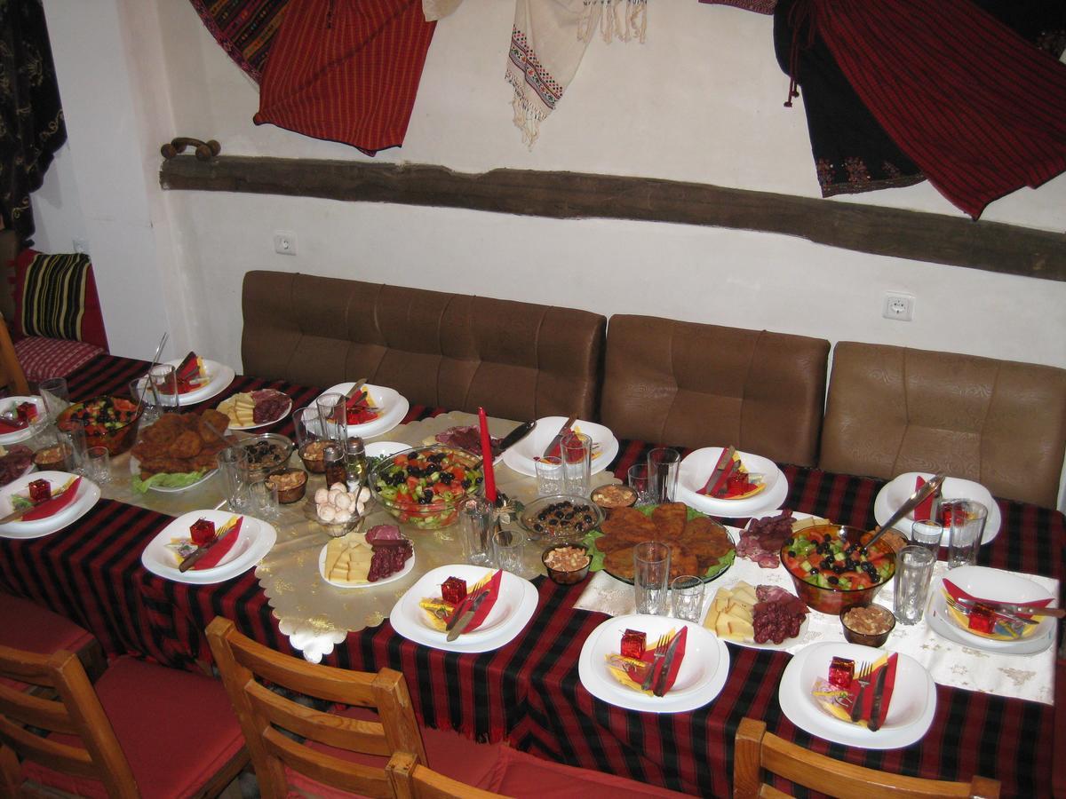 Chardaka Guest House คาโลเฟอร์ ภายนอก รูปภาพ